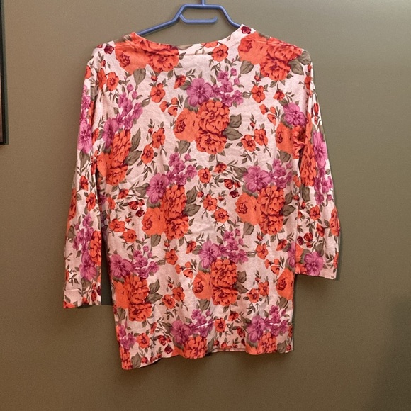 Denver Hayes soft pink and orange floral with clear buttons cardigan. - Picture 5 of 7